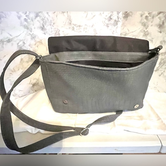 Thirty One 31 Day by Day Crossbody Bag/Purse in Grey Crocodile - Picture 3 of 3